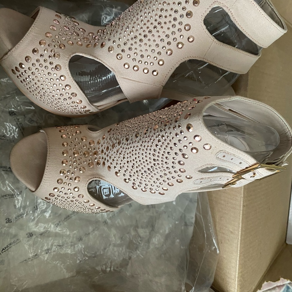 Heels - Picture 3 of 3